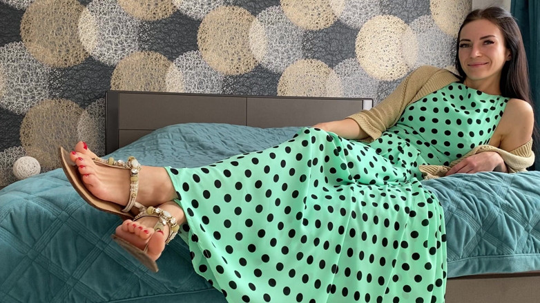 Princess Monica: Hamba Kaki, Penghinaan tandas, cuckold