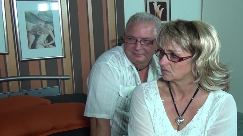 Deutsche Madchen: Two Older German Ladies Sharing Big Dick in Threesome