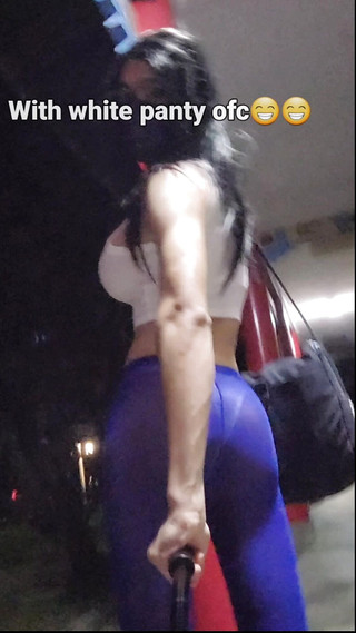 NotAFuta: Große falsche titten, CD exhibitionist blankziehen