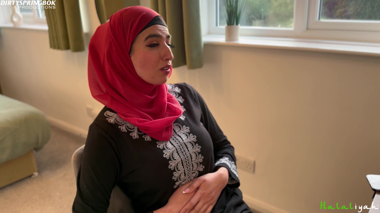 Aaliyah Yasin: Aaliyah Yasin cerca di non ingoiare la sborra dei suoi...