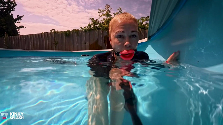 UKCuteGirl Lucy Lauren: Sesión secreta de pervertida bajo el agua en mi piscina...