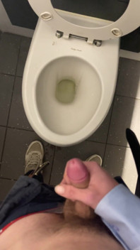 오줌을 싸는 Str8 발정난