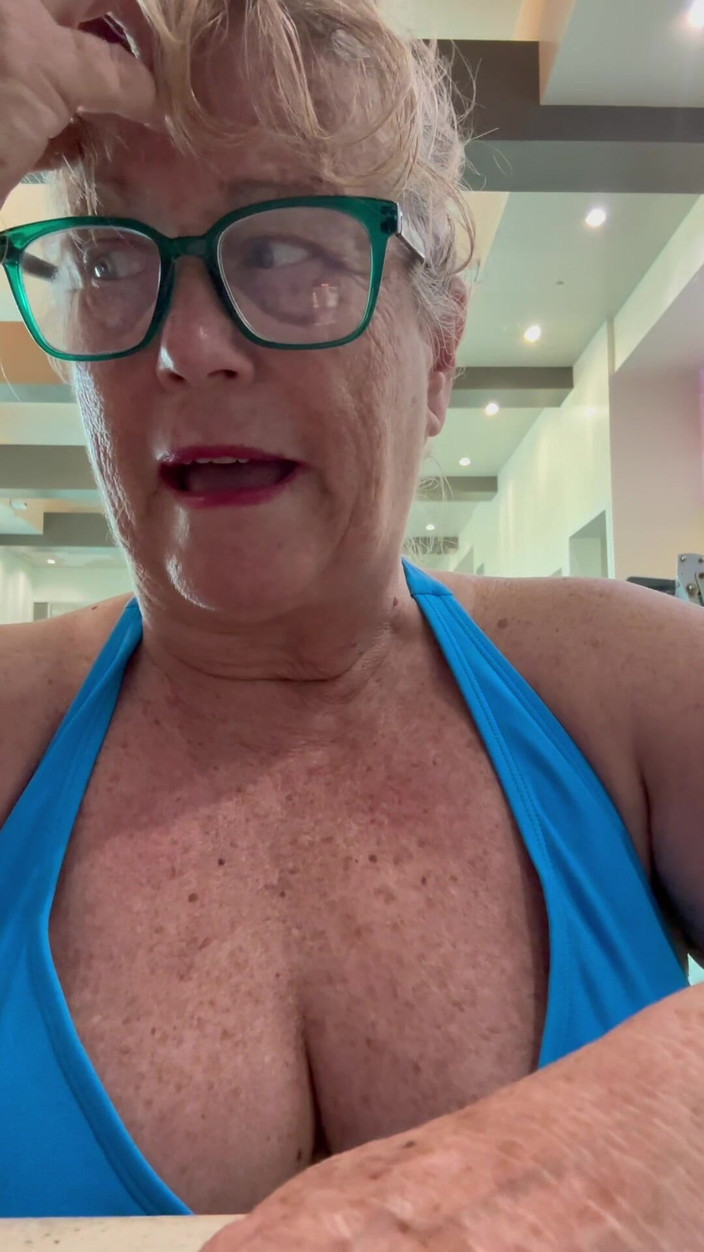 Big Ass 4 U: Pooltime Titties