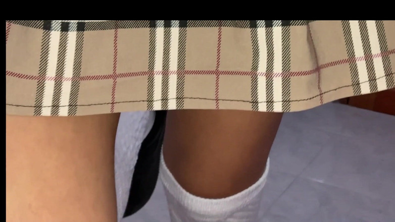 HomemadeTeenhot18: Prawdziwe domowe wideo seksownej nastolatki 18 w mundurze, ona wysłała wideo...