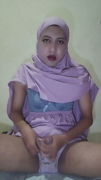 Muslim Femboy Needs to Fuck