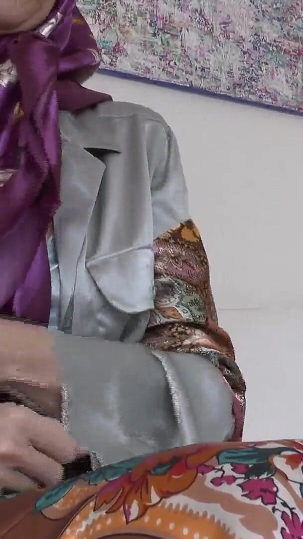 Lady Victoria Valente: Satin scarves baru stepaunt bikin kamu sange! Lady Victoria Valente