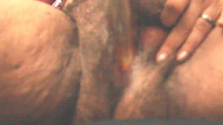 Haydee Rodriguez: Kıllı amcık altın dildoyla tanışıyor