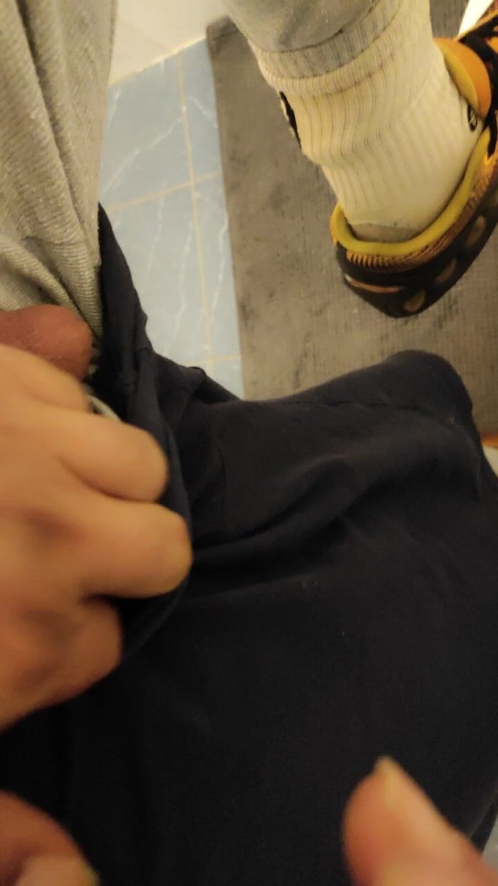 SmokedAlloy2: Dirtyjunkbro na toaletě plné chcanek, páchnoucích ponožkách a mokrých sportovních...