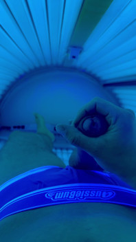 Jerking off in Sunbed