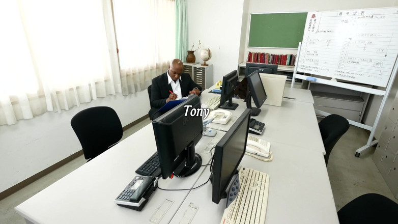 Japornxxx: Ema Arai Black Big Cock Fucking Reward for Working Overtime