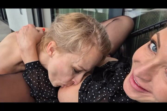 Wanilianna: Lesbos de meia-calça no calor - parte 1