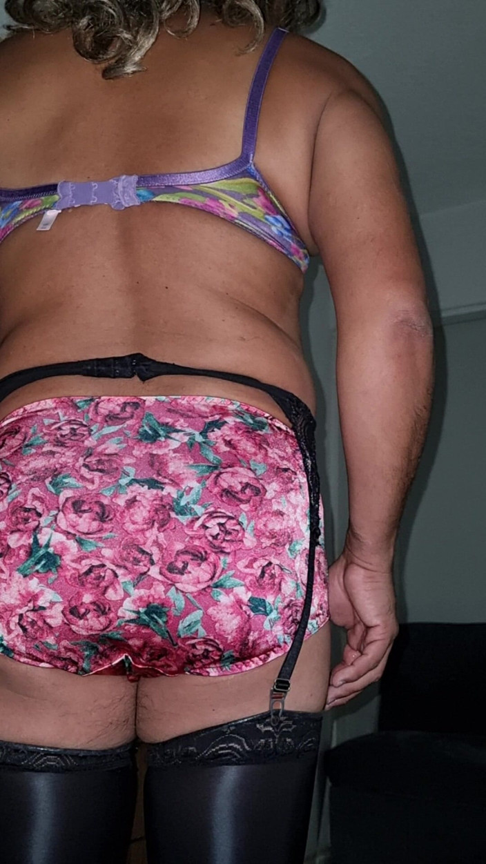 My panties: クラシックな花柄ランジェリーを着て、ハニーを絞り出す