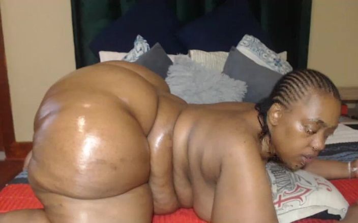 Betibig: Bbw da đen mông to được đụ âm hộ sung sướng với một con...