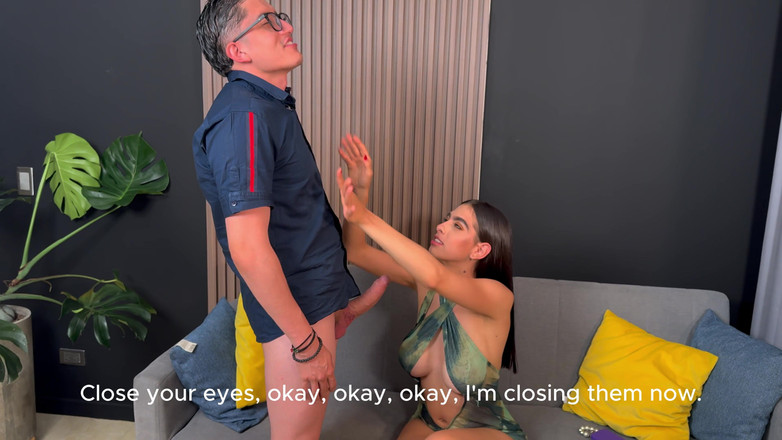 Alicia Trece: 巨乳拉丁女郎从书呆子继兄弟的鸡巴中得到她最好的朋友的内射