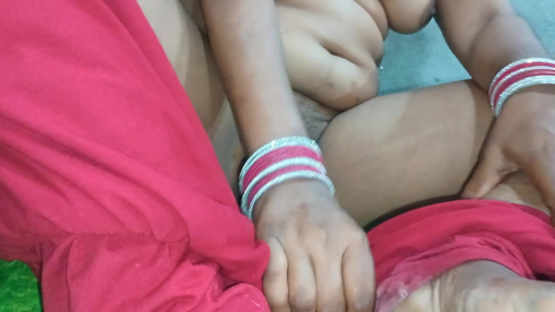 Sexy_girl_nehu: Bhabhi sála mého ptáka a ošukal jsem její těsnou kundičku