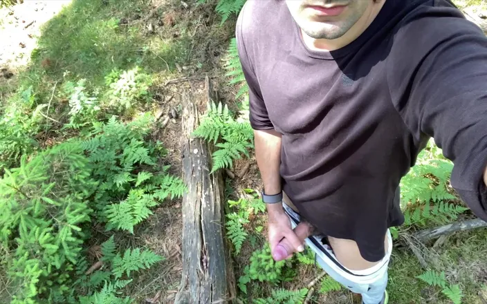 Fratchino: Hiking Dude Shows His Cock and Cums