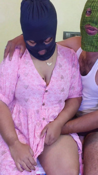 Minha meia-irmã me convence a deixá-la ir a uma festa