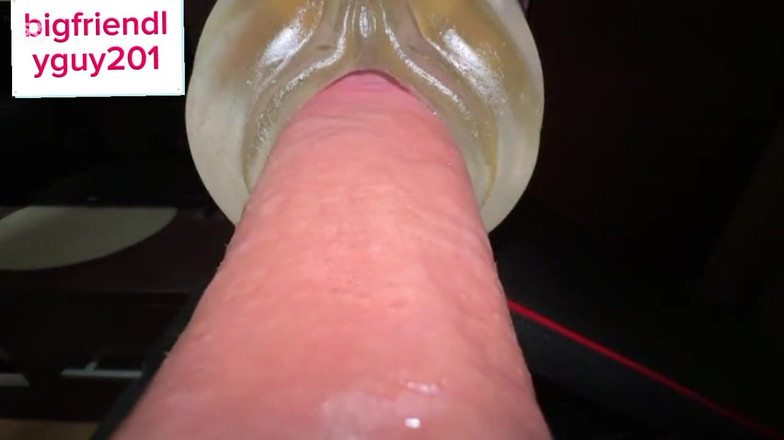 Bigbadfriendlyguy: Kerel kreunt terwijl ze zaklamp neukt tot creampie met vuile...