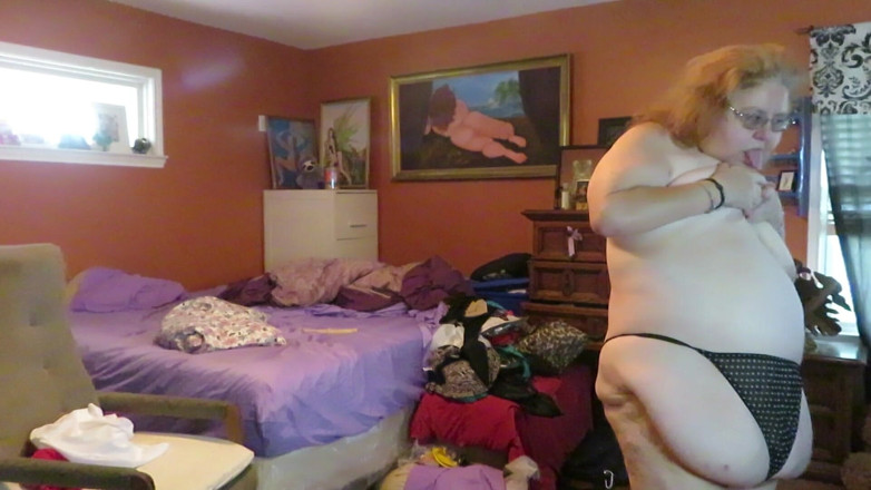 BBW nurse Vicki adventures with friends: Cam show yêu cầu mặc áo crop top betty boop