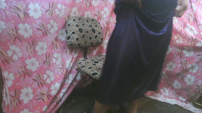 Aakritik346: Bhabhi ibu rumah tangga desi India disetubuhi dengan keras oleh...