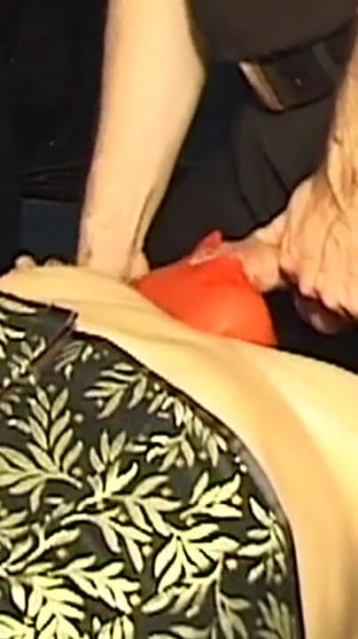 Bangora MILFs: Máy bay bà già mặc áo nịt ngực được gắn kẹp nặng