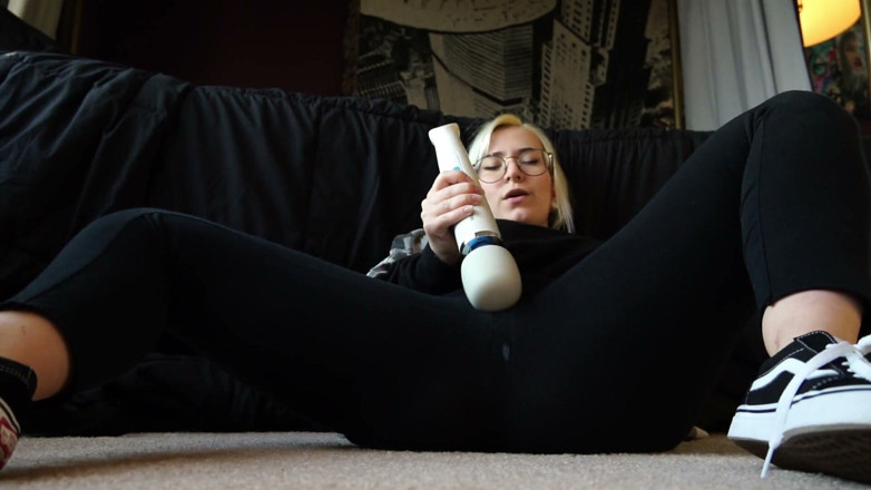 Luxx star: Cumming Home After a Long Day