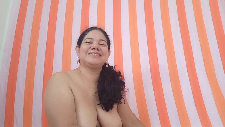 Valkyrieandluigy: Tetangga cantik nyepong kontolku nikmat banget