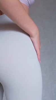 타이트한 요가 바지를 입어보세요! 완벽한 섹시한 후장