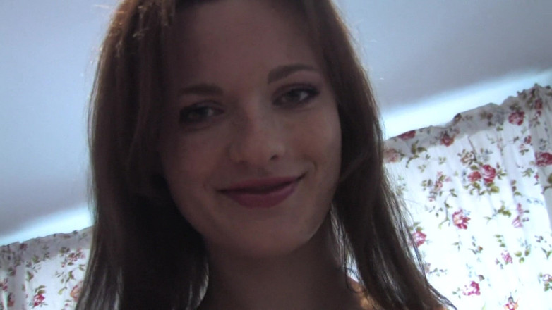 All Those Girlfriends: Kesidy bella ragazza dai seni grandi si diverte a masturbarsi