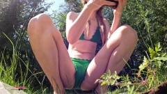 Destination Kat: Писяти біля басейну