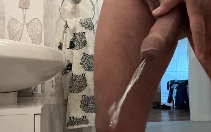 Kadu: Cazzo naturale non circonciso piscia al mattino