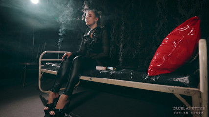 Cruel Anettes fetish world: Una sigaretta dopo la punizione