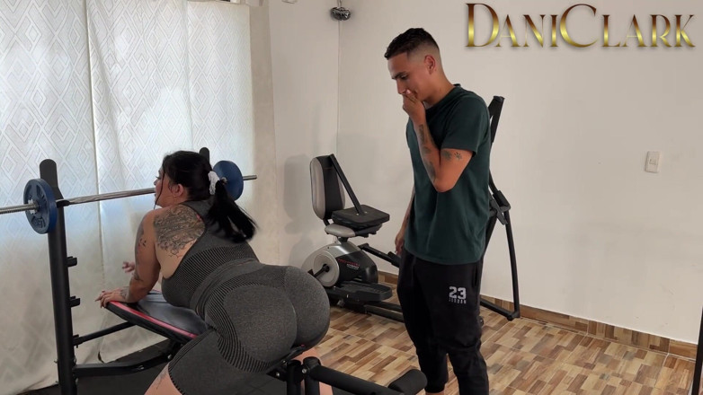 DaniClark: Der Trainer Kommt Zurück Und Macht Seine Sachen