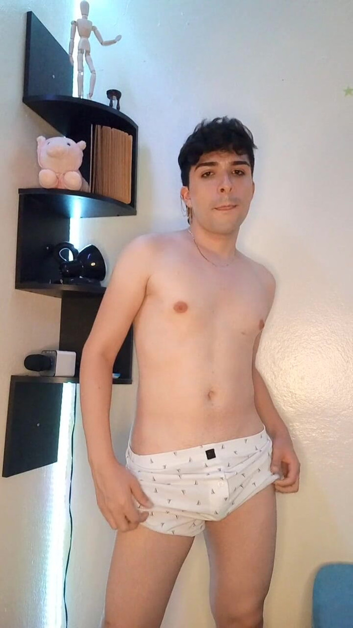 Diego_latinboy: Velké kalhotky kalhotky s vyboulenou kuchtou