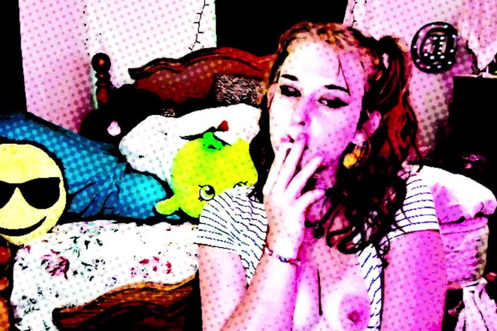 Alli Anderson: コミック喫煙おっぱい