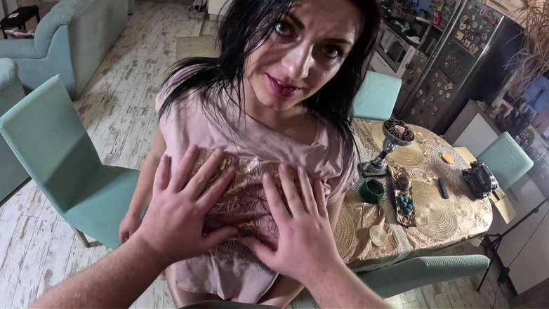 MilfyCalla: Scopata sul tavolo strappando i vestiti- fumo, pompino e sborrata...