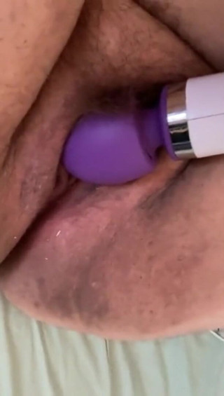 Real homemade BBW BBC porn: Bbwbootyful potěší moji kundičku elektrickou hůlkou