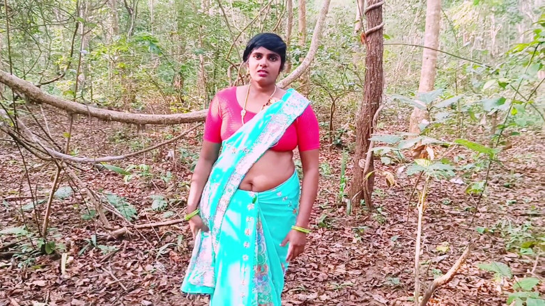 Telugu honey lips: Sexo indio al aire libre. Conversaciones sucias en telugu.