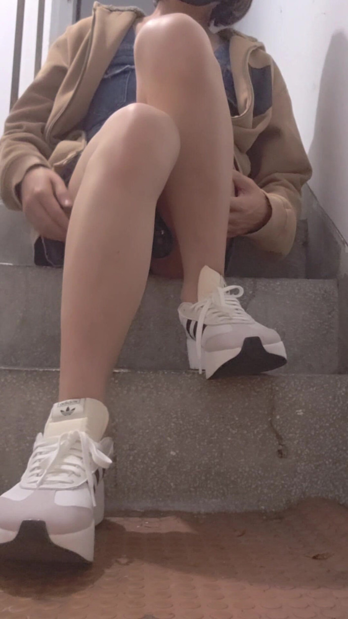 Taiwancdgirl: Gadis semu Tingxuan keluar mengenakan kunci kesucian dan menggunakan dildo...