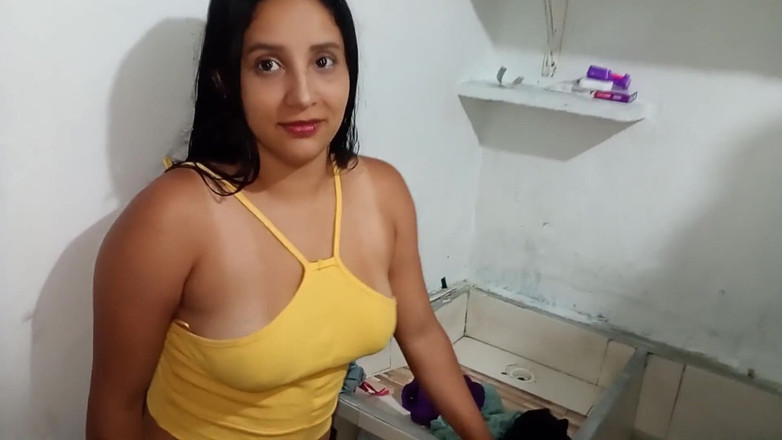 The sexy bride: Мой сводный брат убеждает меня пососать его член и в конечном итоге трахает меня очень жестко, пока он не заставит меня прийти и пописать с ублажанием