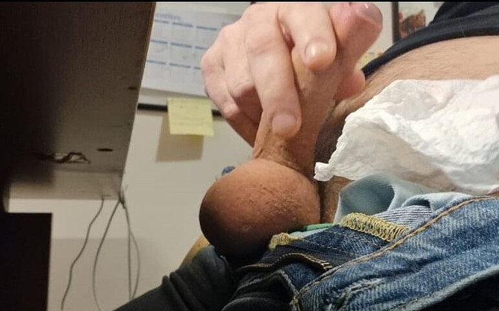 Jordance: Muži Velký čůrák honí ve stole, velká koule a velké sperma