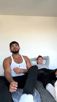 Kdo chce sloužit dvěma chloupkům, kteří se navzájem poznají?