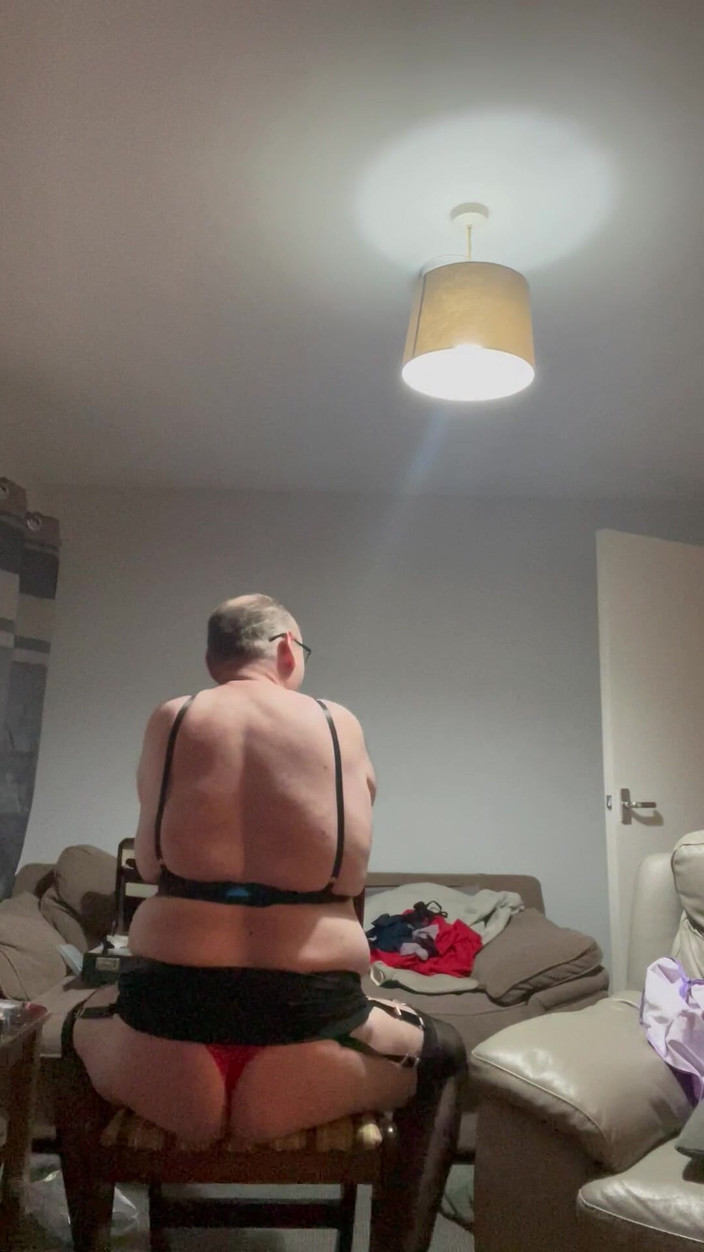 Ancient456: Nemravný gay crossdresser to miluje s černou podprsenkou