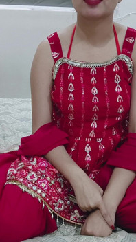 Une desi fait du dirty talk rouge