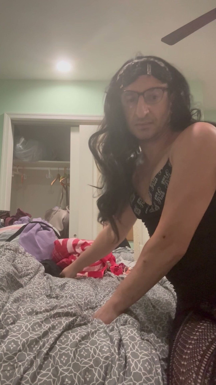Kinky39: Sissy in abito nero