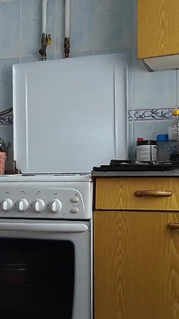 Quero a bunda da madrasta da minha amiga, adoro quando ela cozinha na cozinha