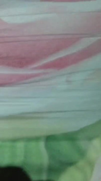 Saya tertangkap ibu tiri mengongkek teman wanitanya dengan strap-on dan mula melancap secara rahsia