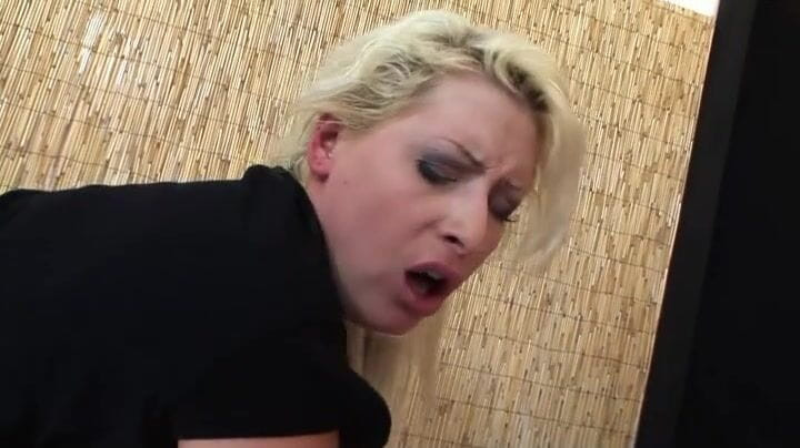 Cryptostudios: हॉट लड़कियों के साथ फिटनेस जिम पर जुनूनी तीन लोगों वाली चुदाई सेक्स