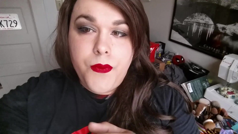 Miss Alina Paige: Trans Cutie Smoking (não nua)