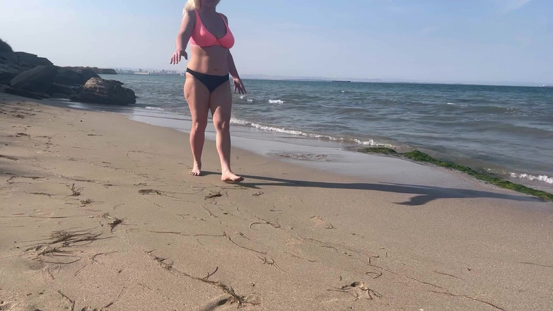 Putarankahotmilf: Yoga di pantai berujung muncrat berkali-berkali di pantai